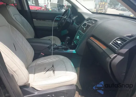 2016 Ford Explorer Platinum z USA, uszkodzony, nr VIN 1FM5K8HT5GGA69115